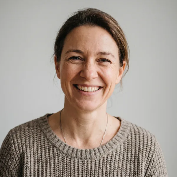 Ratna M.